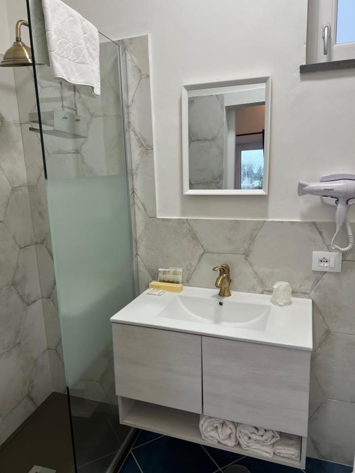 Vista Mare BB King Room with Spa Bath 3