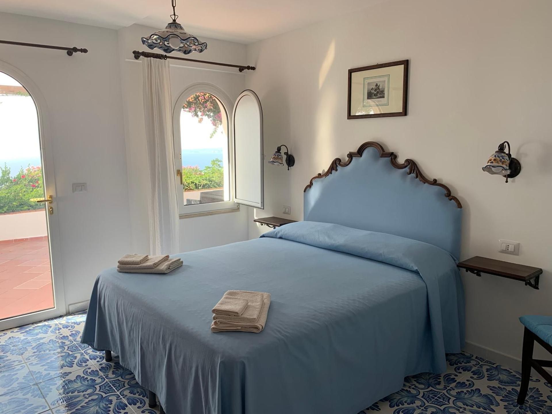 Casa Blu Deluxe Triple Room with Sea View