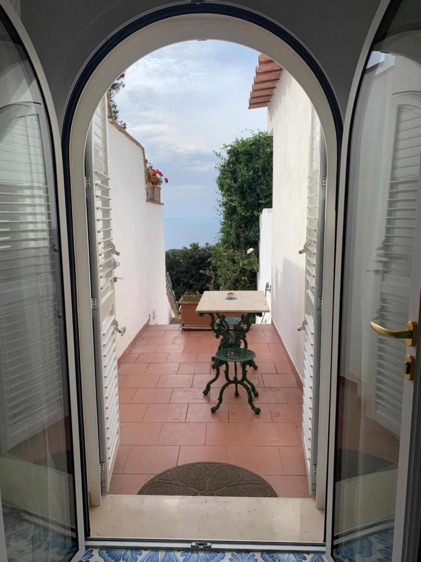 Casa Blu Deluxe Triple Room with Sea View 2