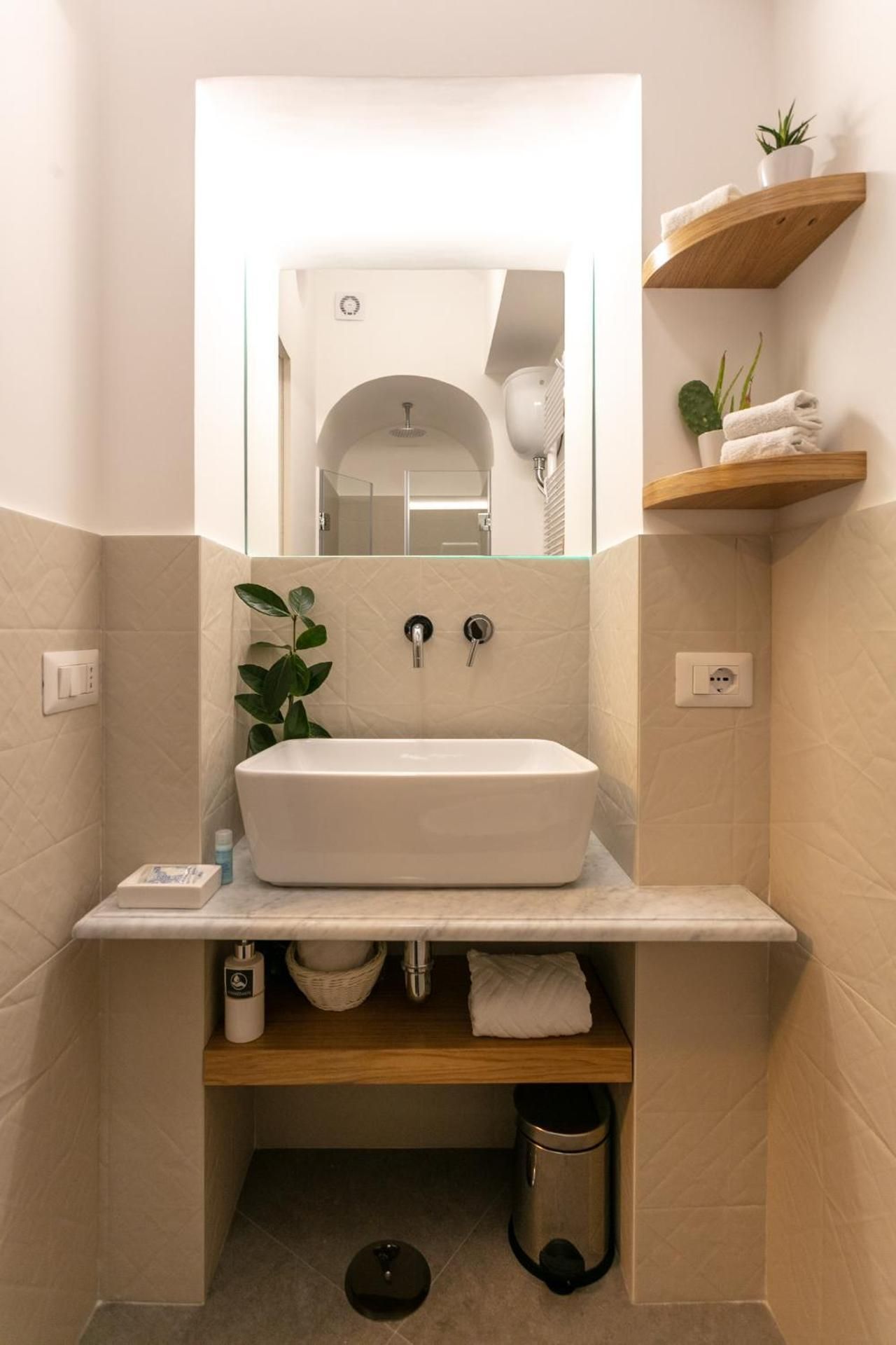 Bellamania B&B Triple Room with Private Bathroom 3