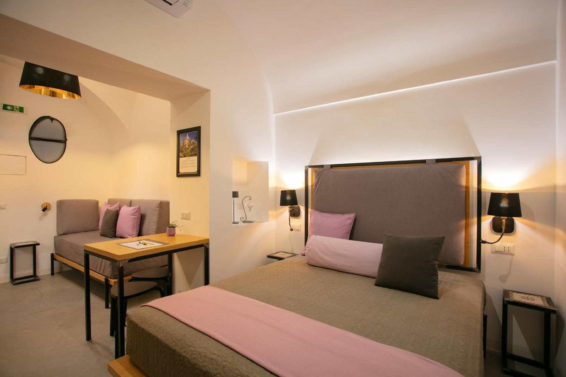 Bellamania B&B Triple Room with Private Bathroom 2