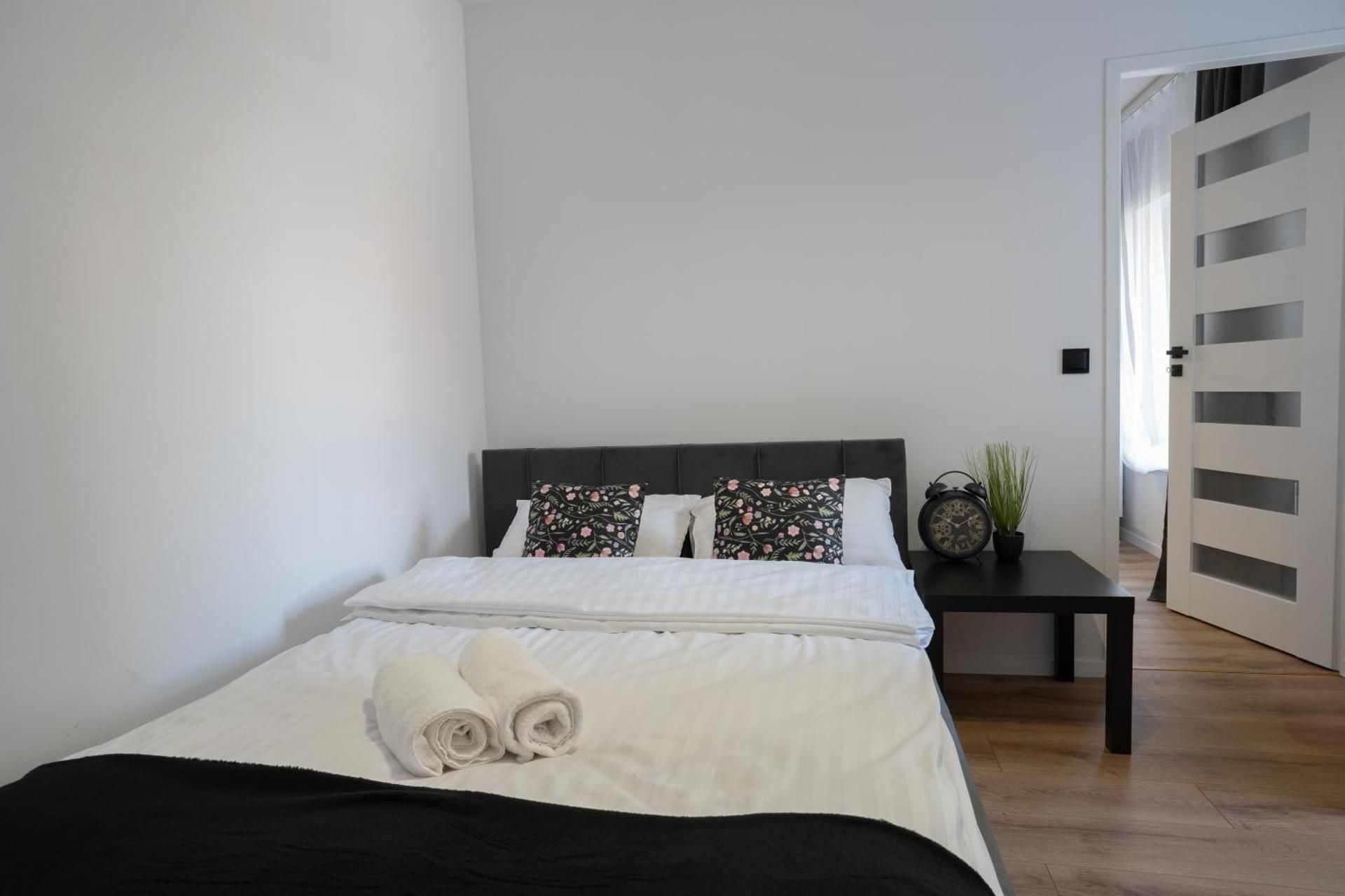 Deluxe One-Bedroom Apartment