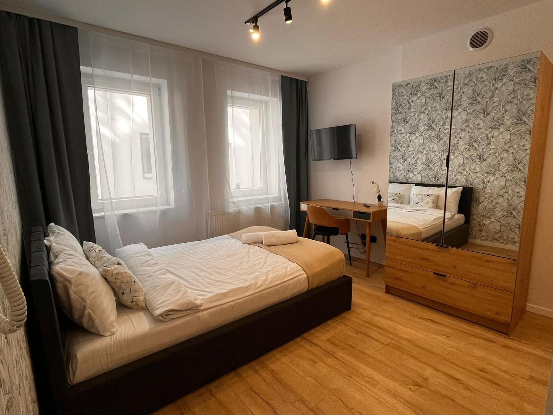 Deluxe Studio