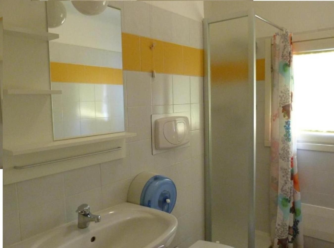 Single Room with Shared Bathroom