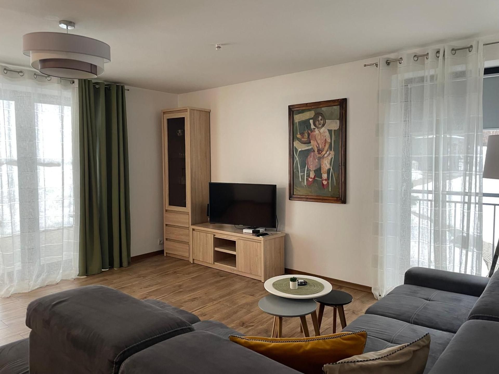 Apartment with Mountain View