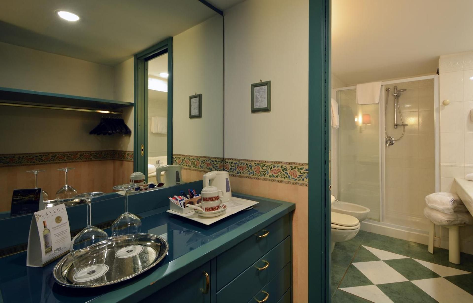 Junior Queen Suite
