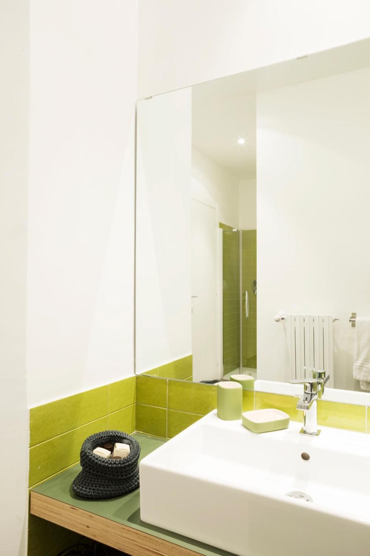 Large One-Bedroom Apartment with Balcony