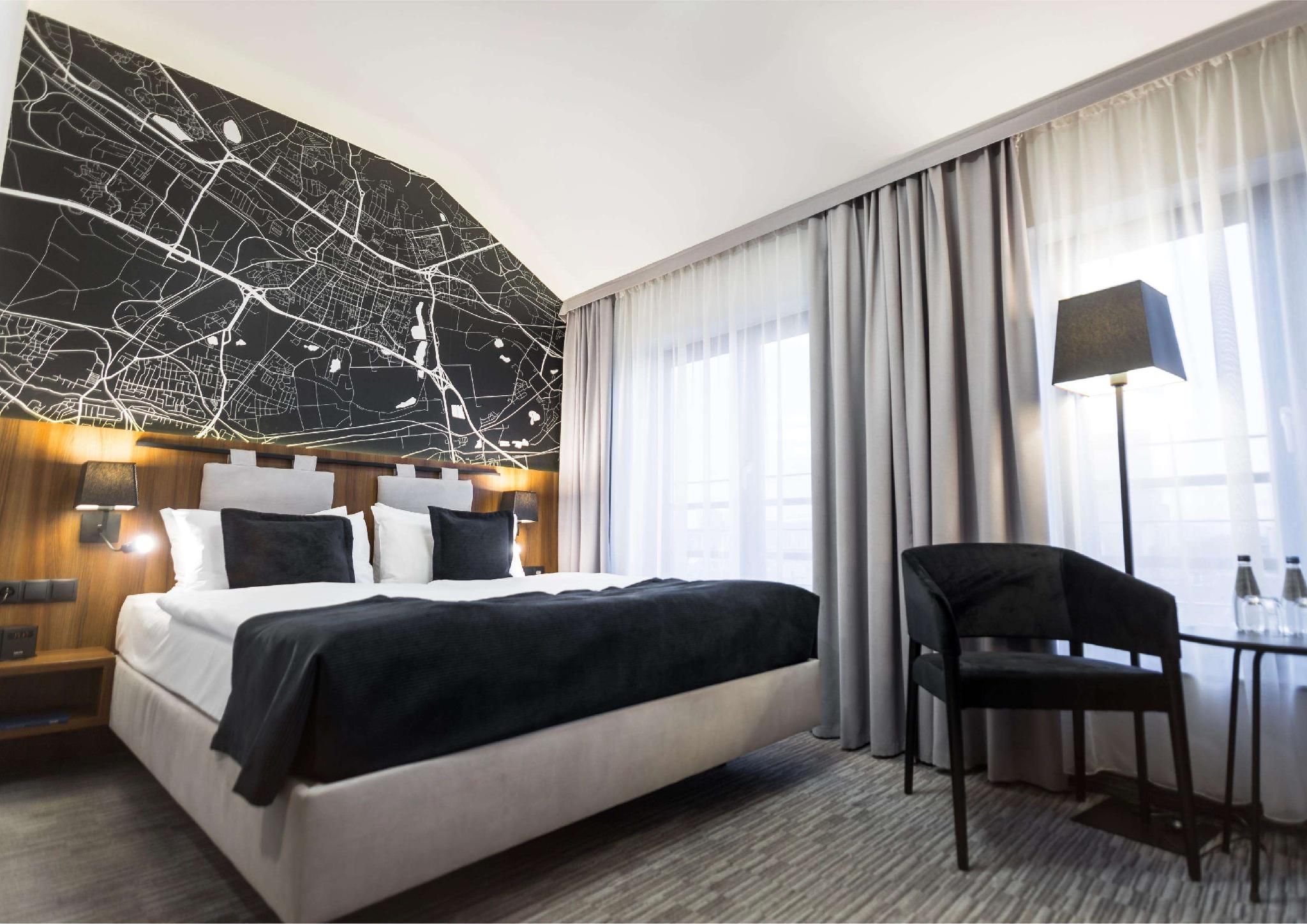 1 King Bed, Nonsmoking, Superior Room, Luxury Bathroom Toiletries