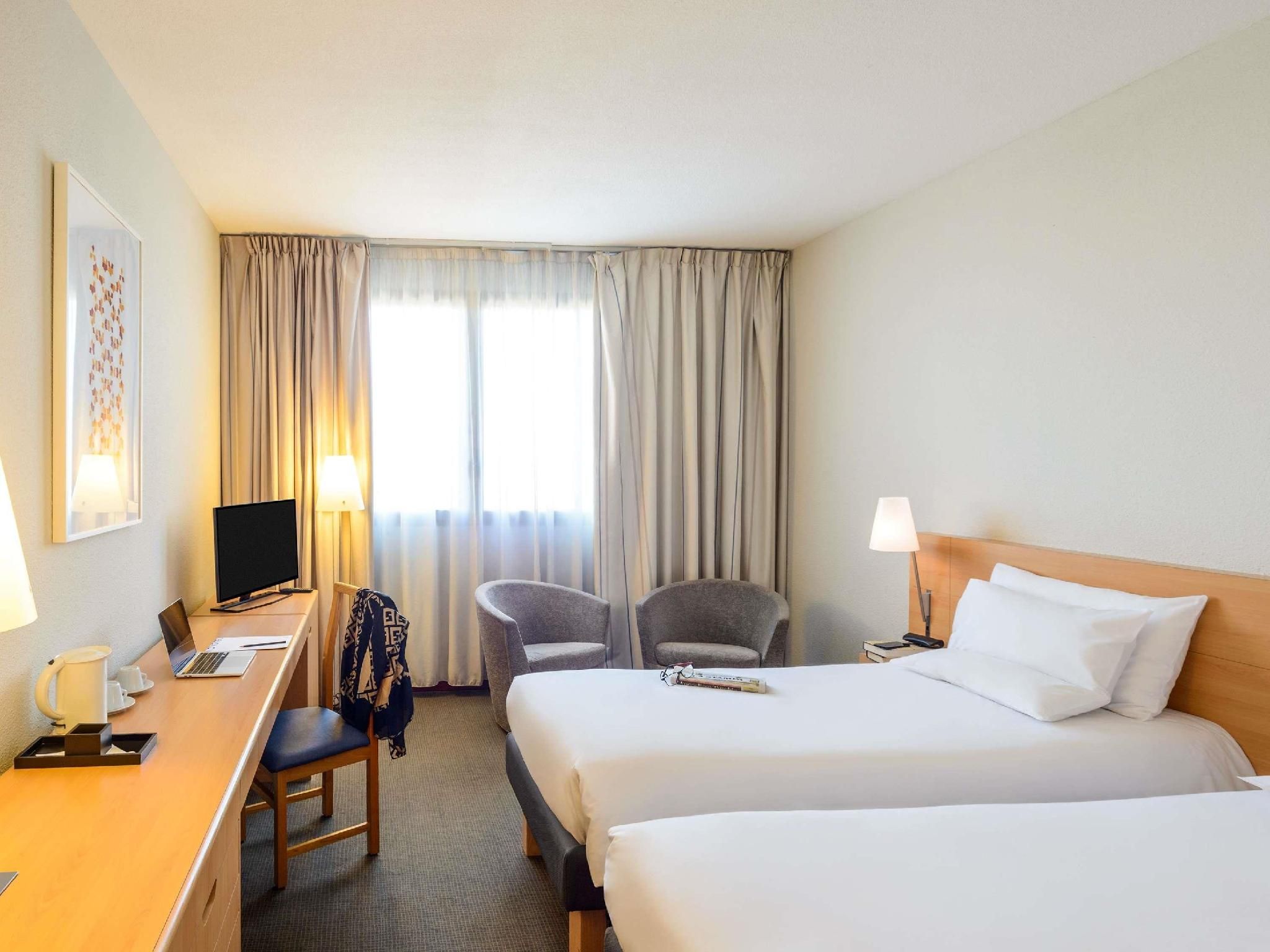 Standard Room with 2 Single Beds