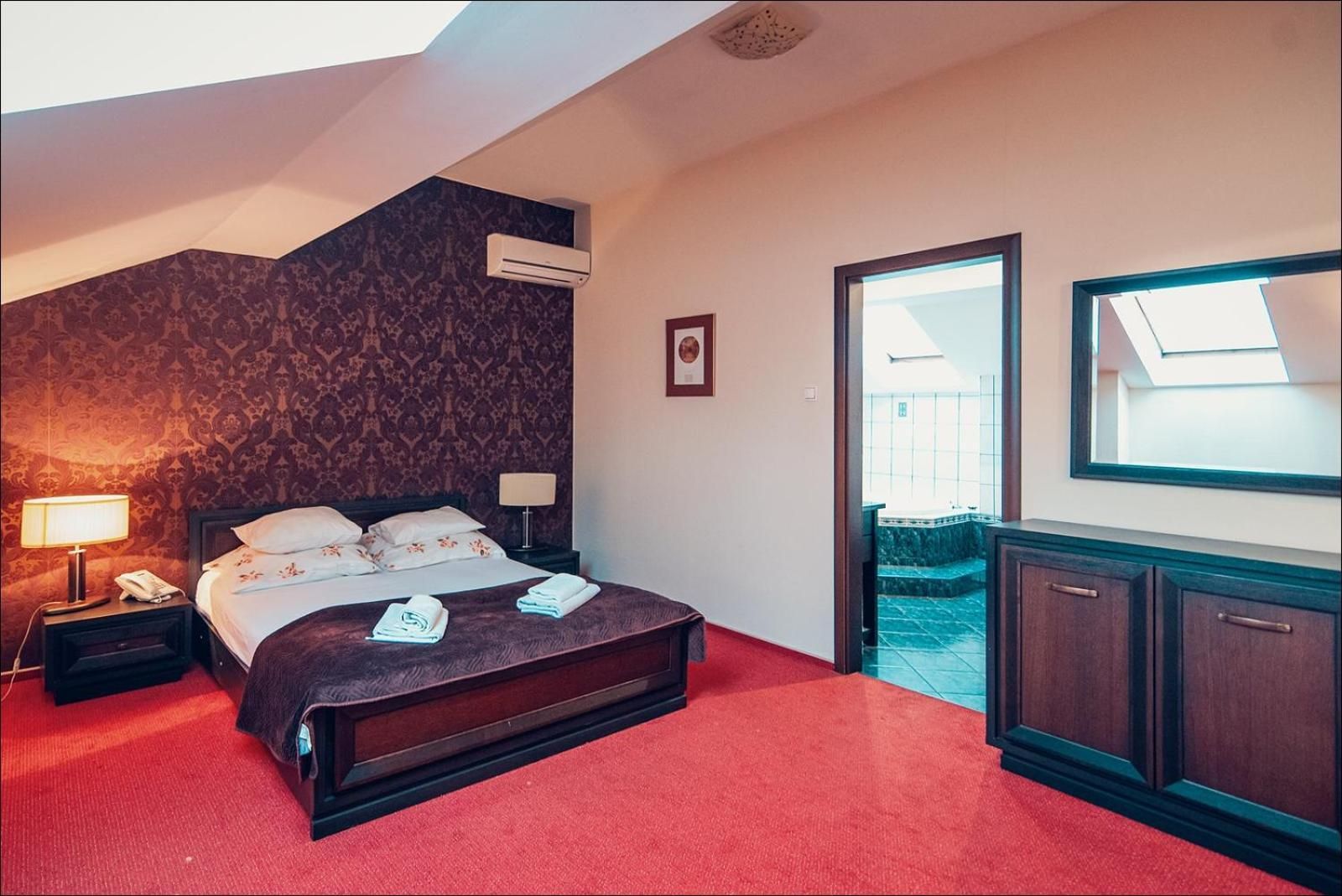 DELUXE APARTMENT