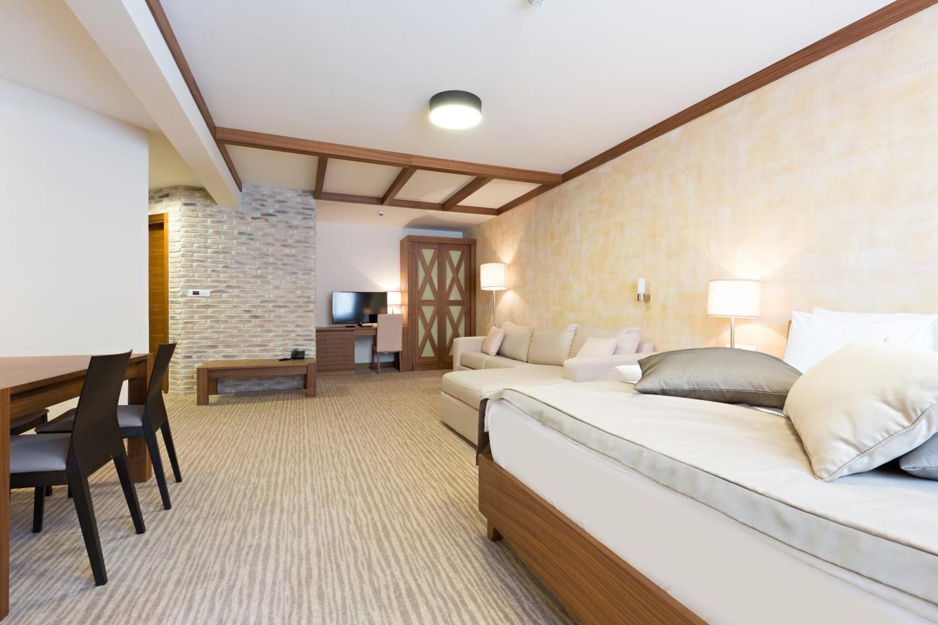 Deluxe family Suite - Room Only