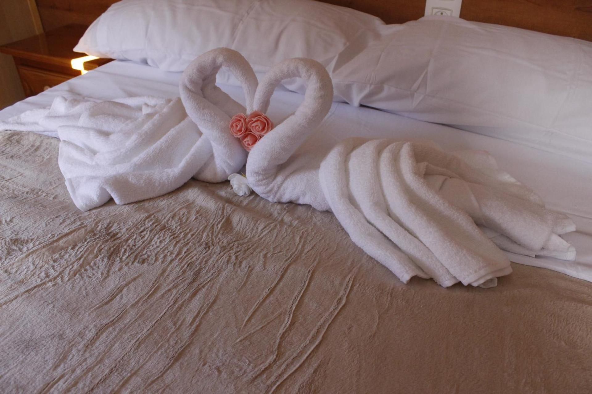 Deluxe Room (2 Adults + 1 Child)