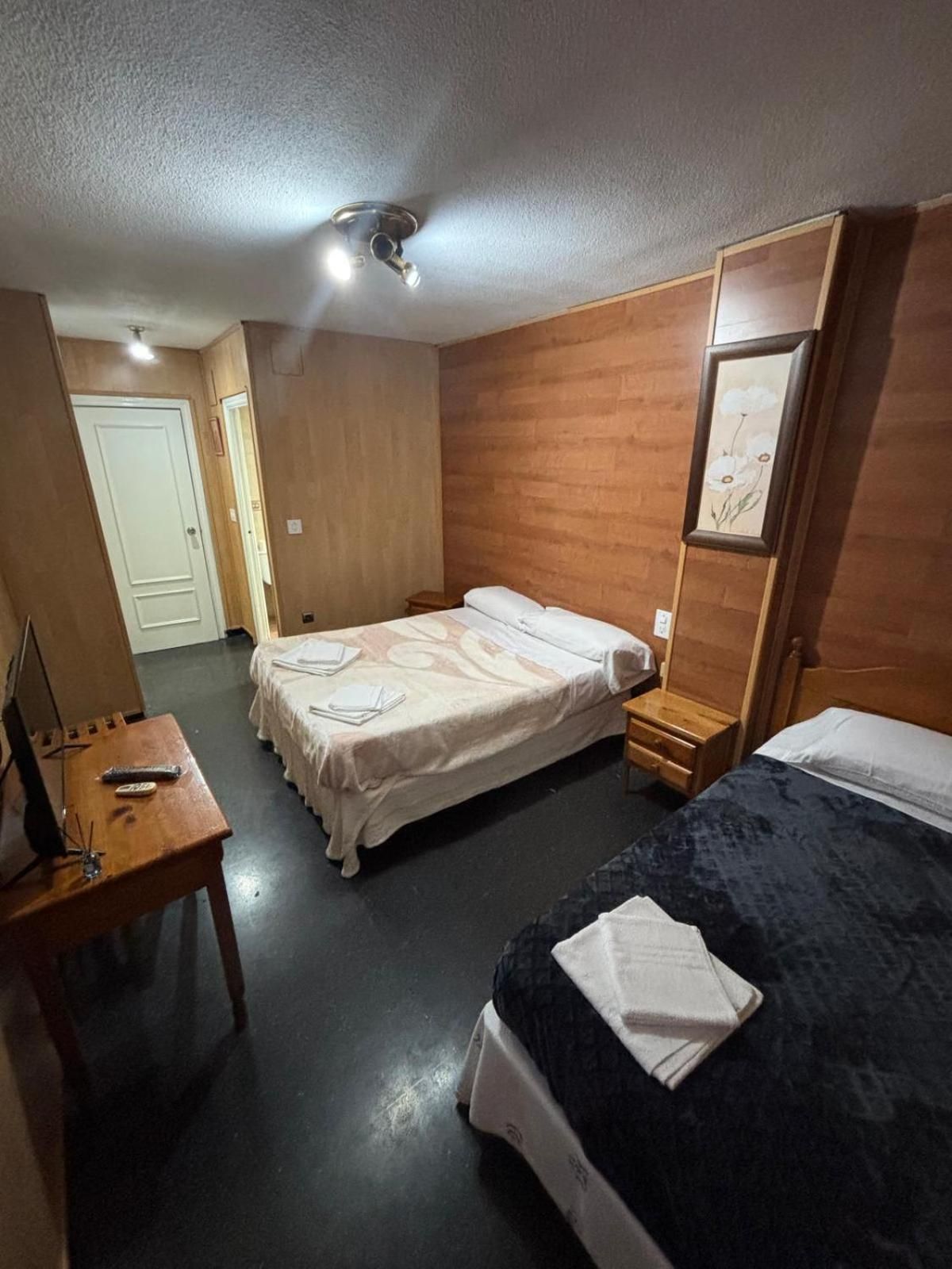 Deluxe Room (2 Adults + 1 Child)