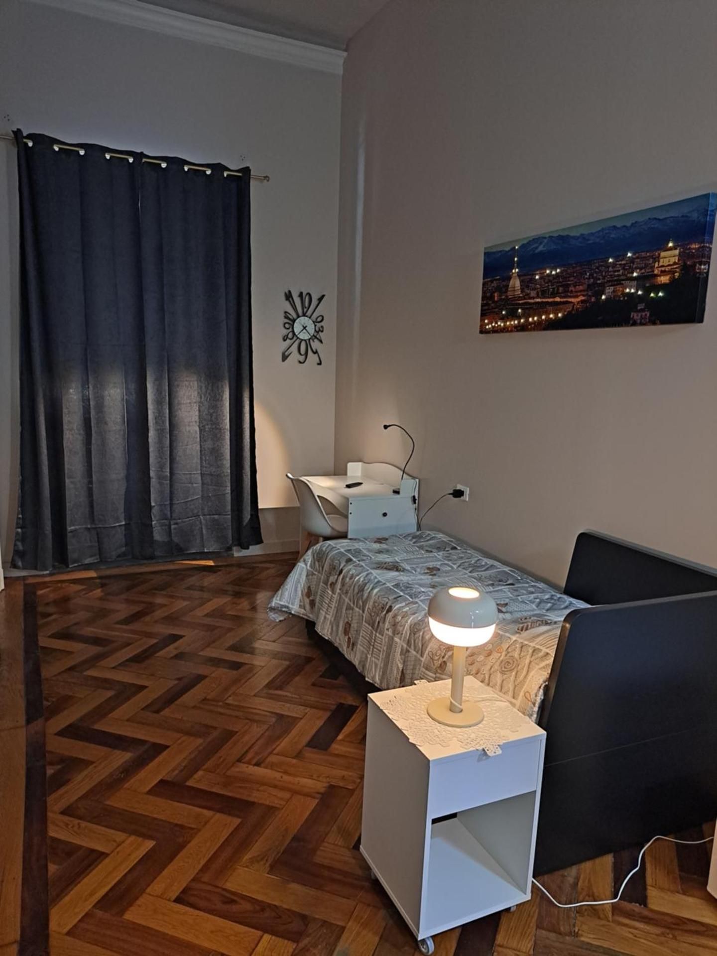 Loca Standard Single Room with Shared Bathroom 2