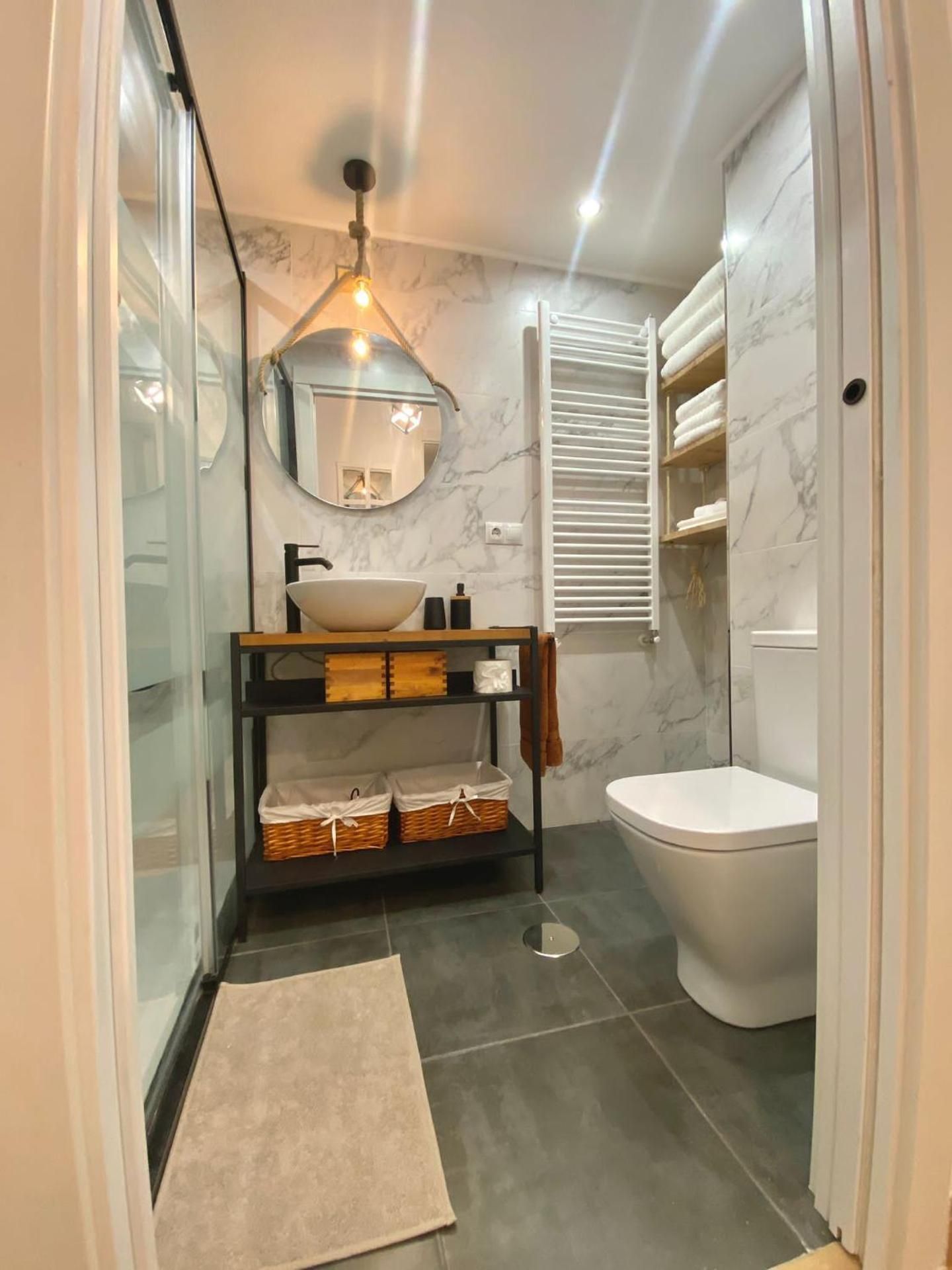 One-Bedroom Deluxe Apartment