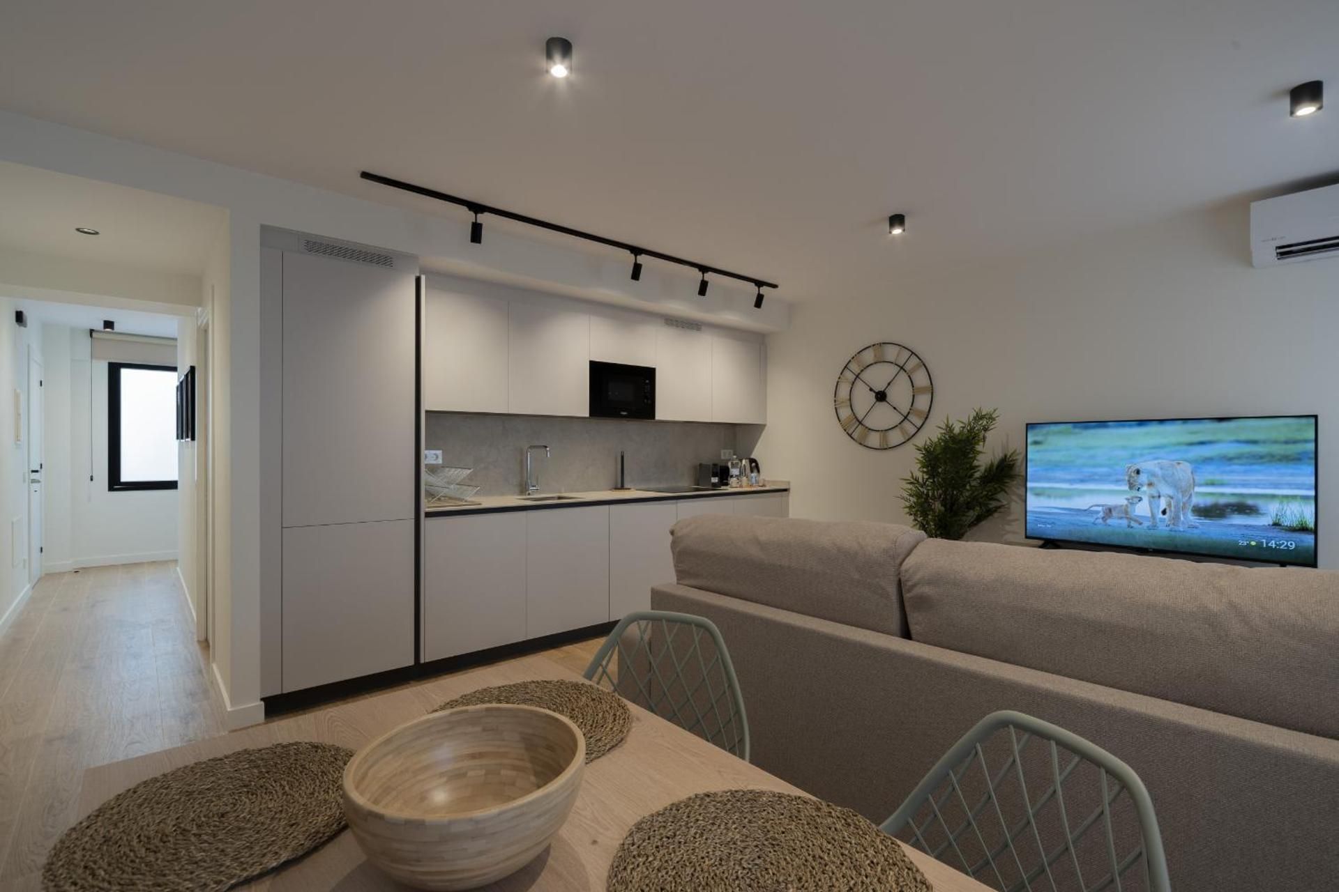 Superior One-Bedroom Apartment