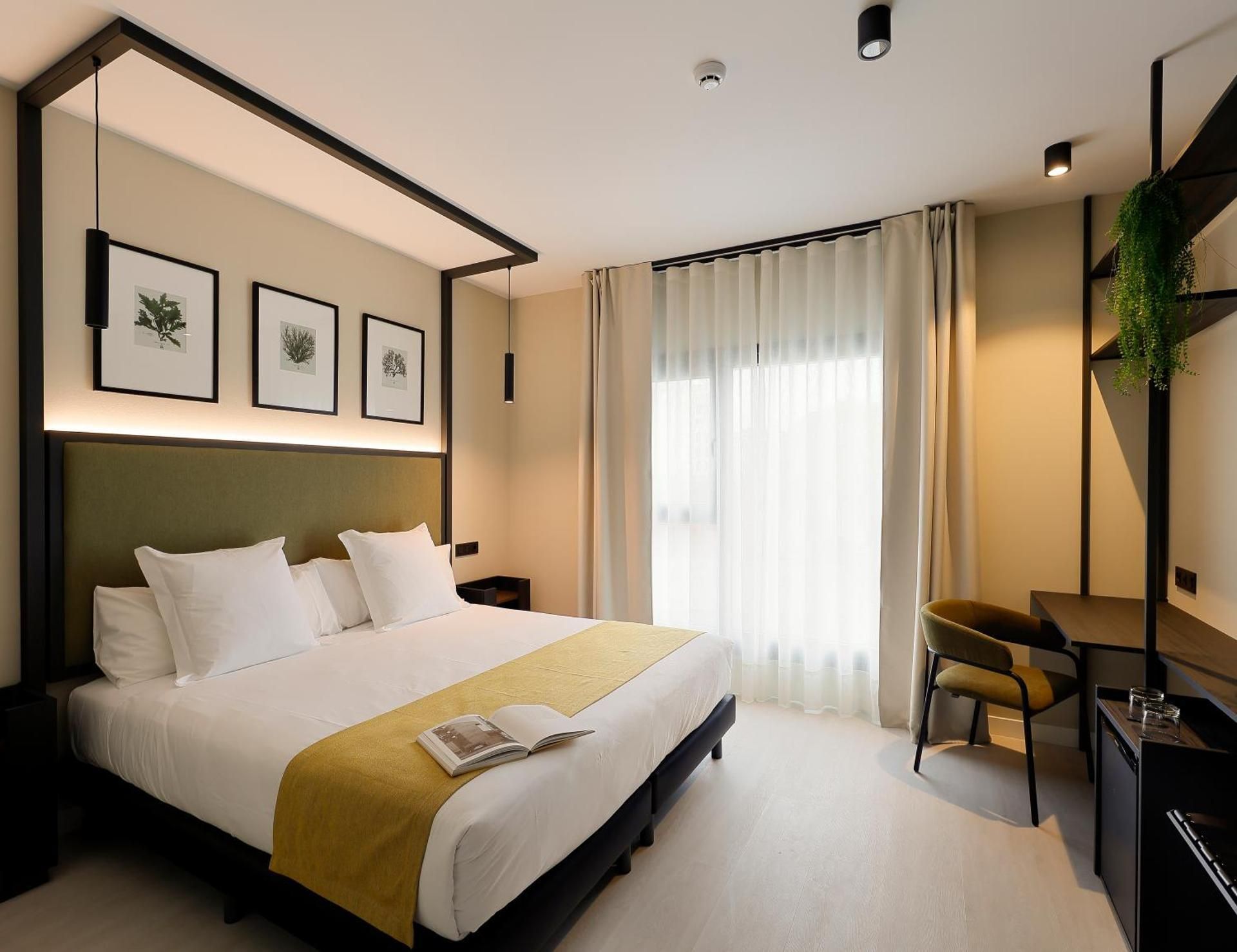 Single Room with Queen Bed