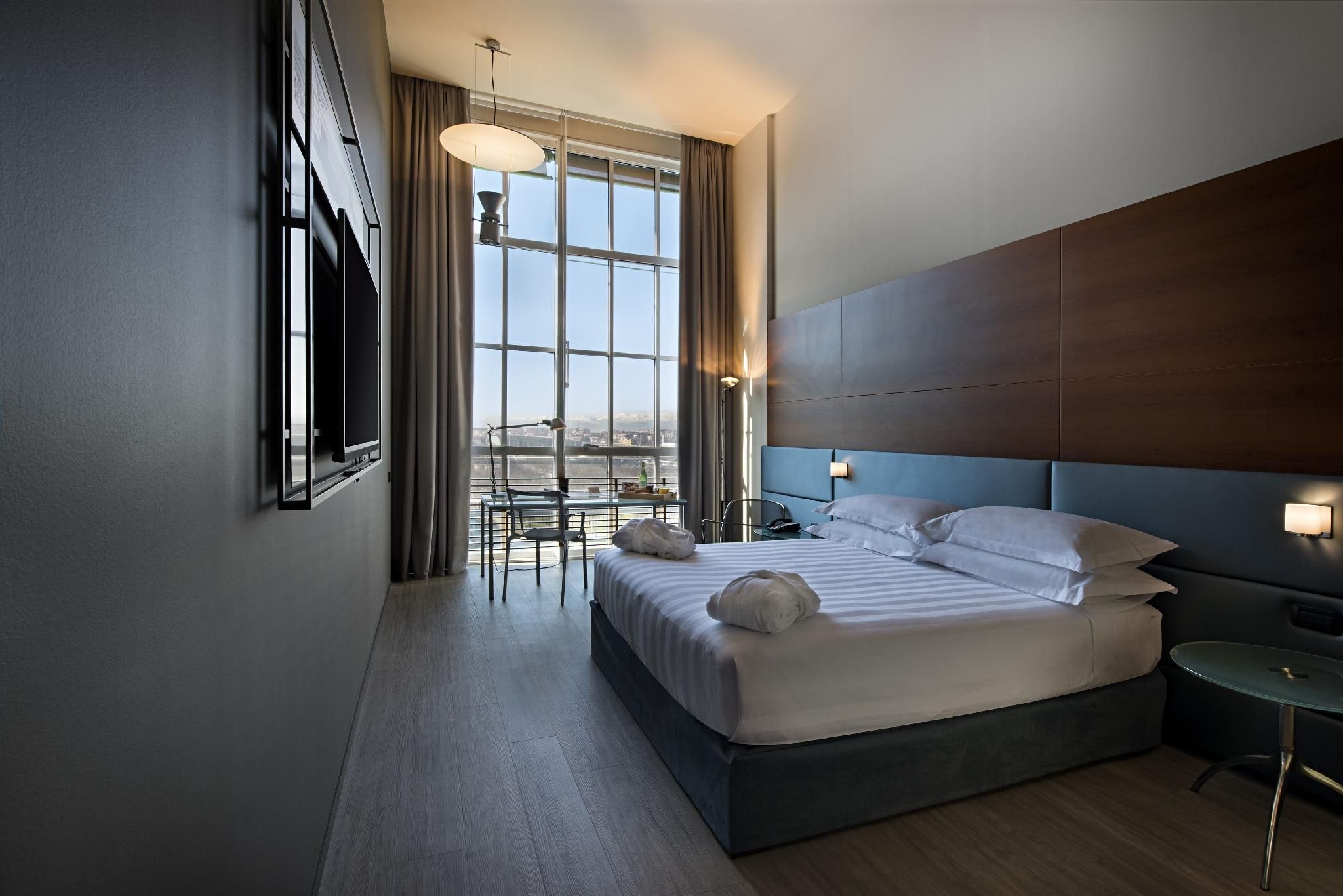 DoubleTree by Hilton Turin Lingotto King Guest Room