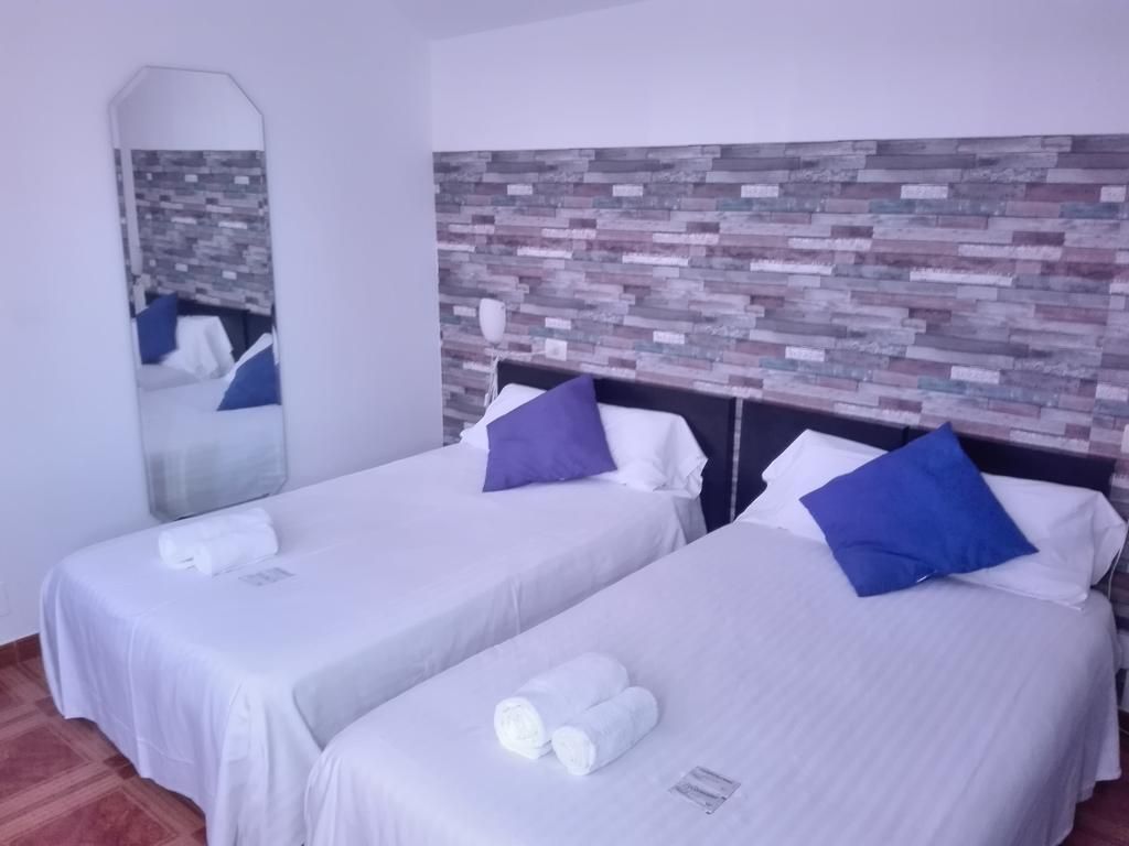 Hotel Playa de Quenxe Doble con dos camas-Económico-Baño con bañera