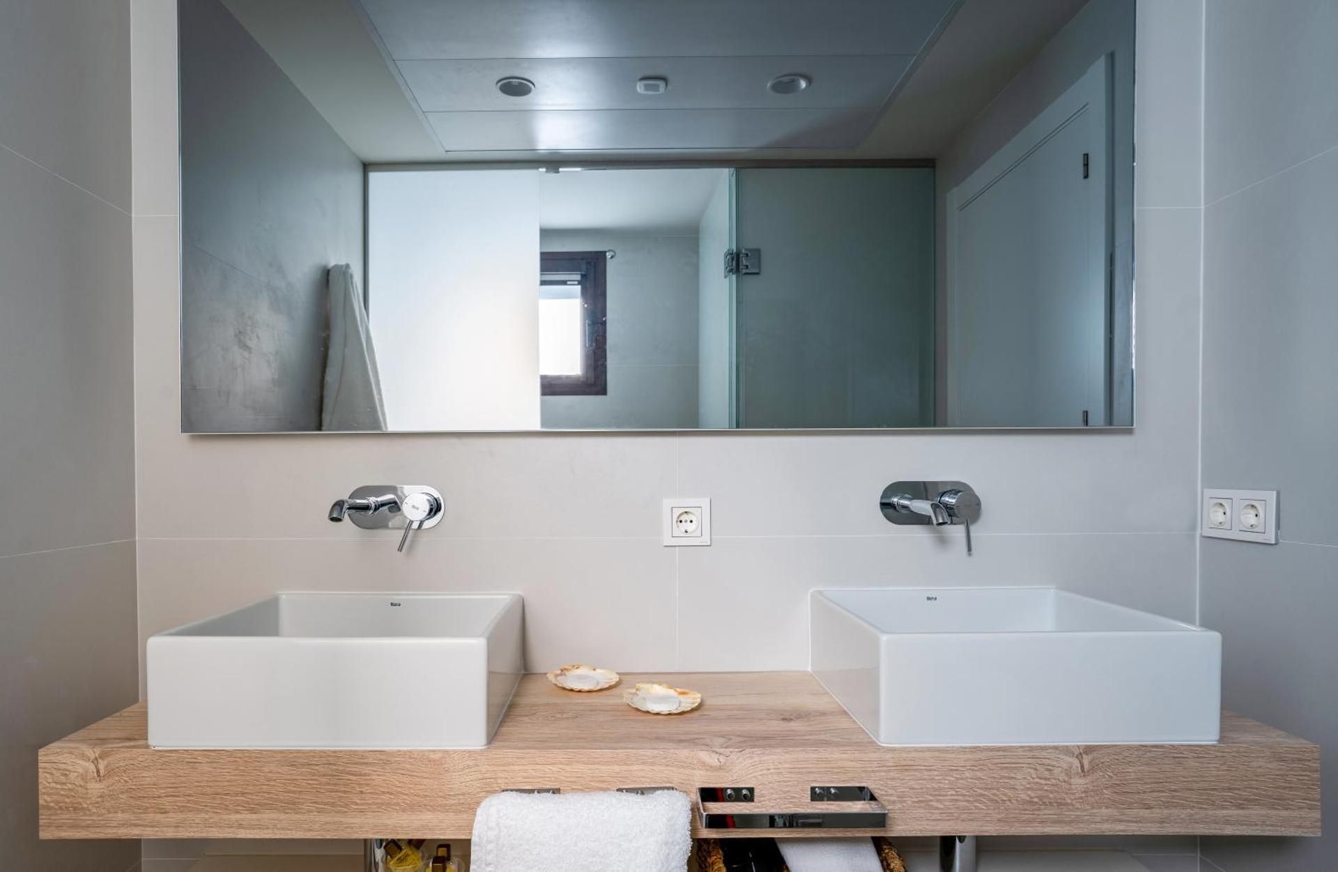 Deluxe 2 Bedroom Apartment