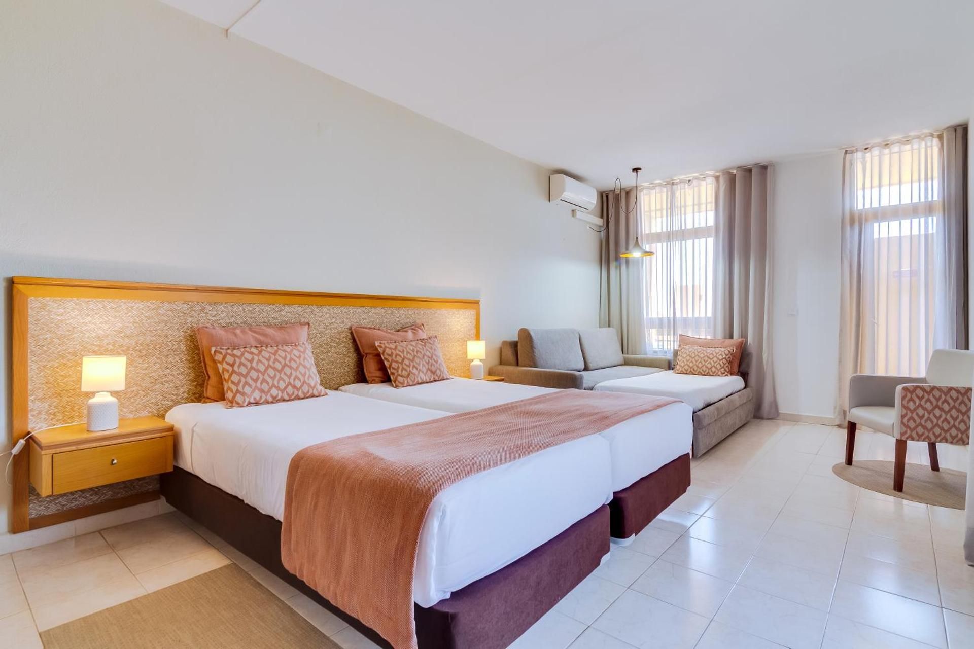 Twin Room (2 Adults + 1 Child)