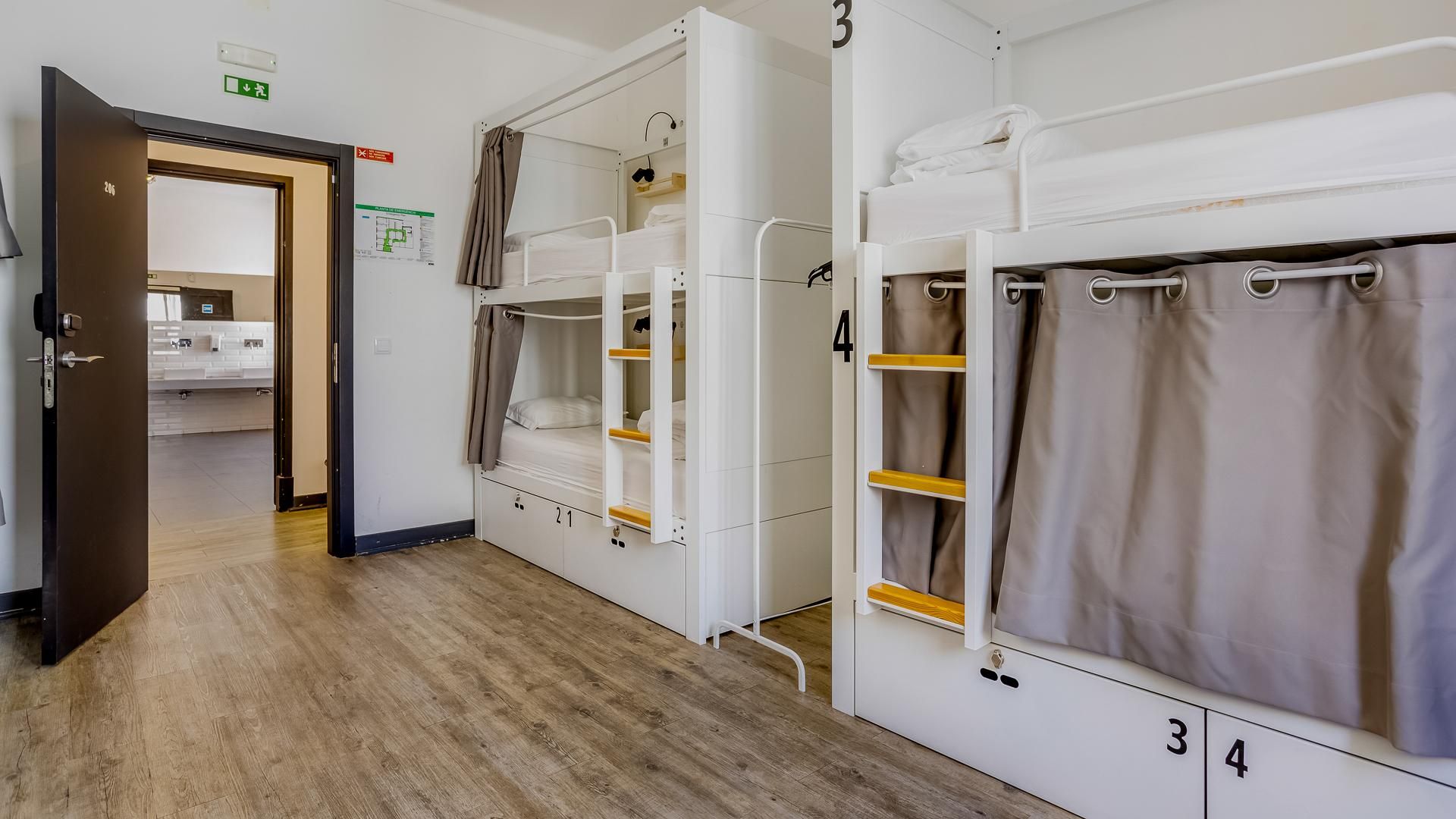 Hostellicious Bed in a 8 Bed Mixed Room 3