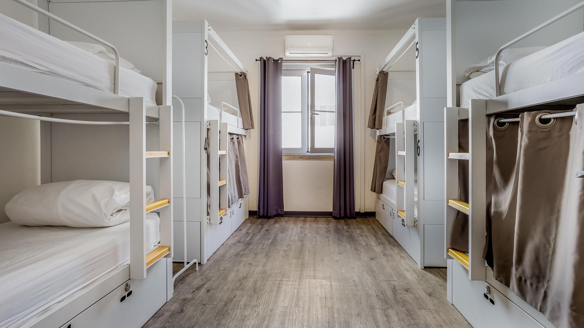 Hostellicious Bed in a 8 Bed Mixed Room 2