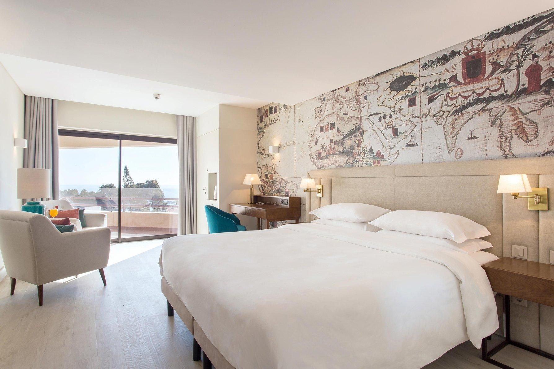 Deluxe Pool View, Deluxe Guest room, 1 Queen, Pool view, Balcony