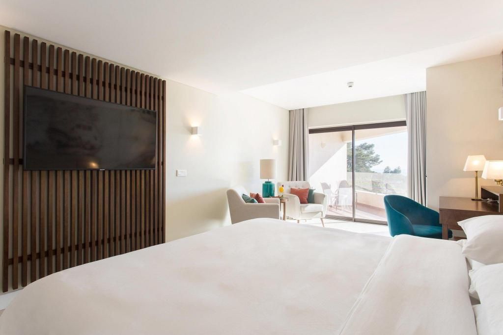 Four Points by Sheraton Sesimbra Deluxe Queen Room 2