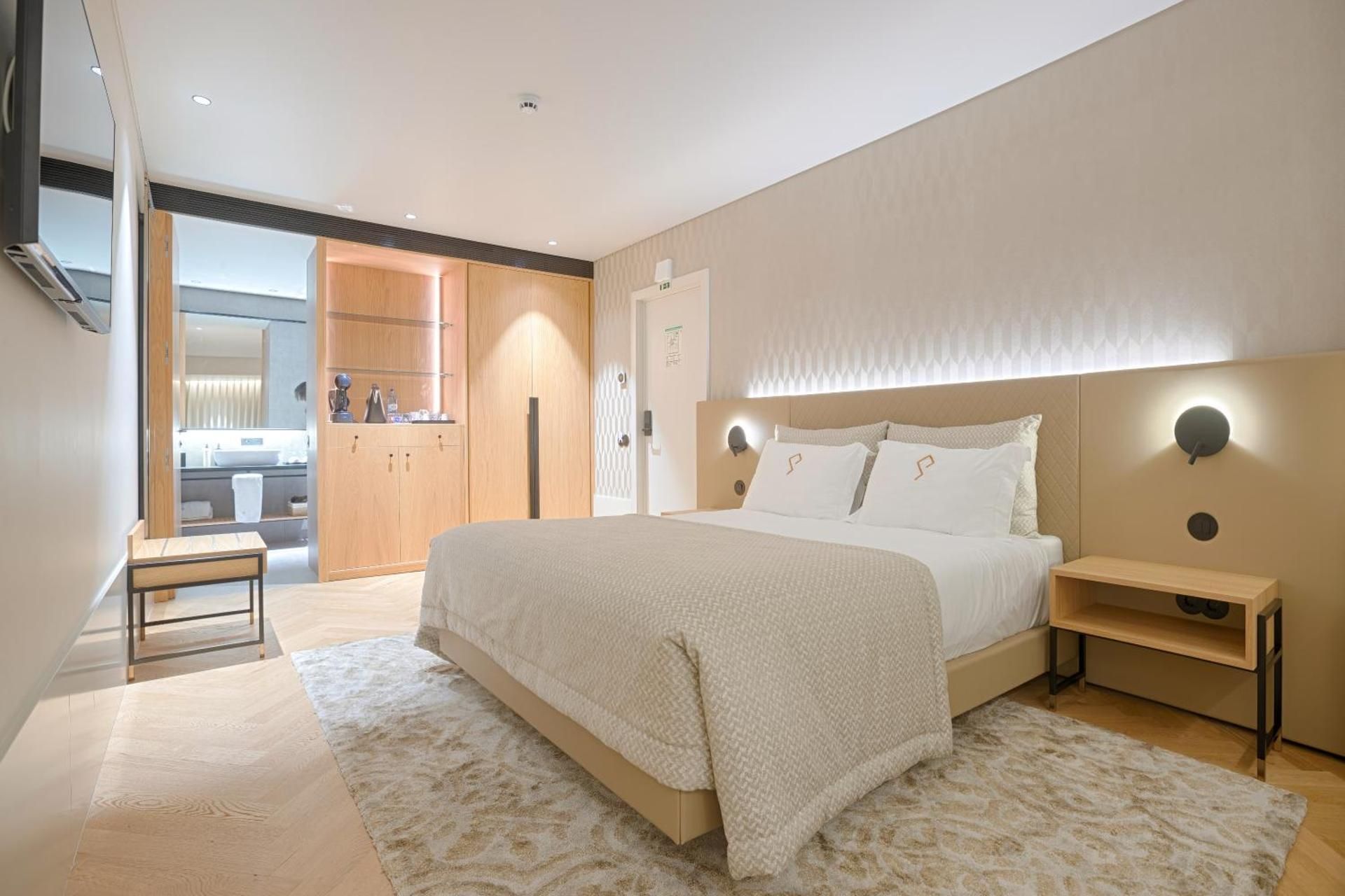 Standard Double Suite