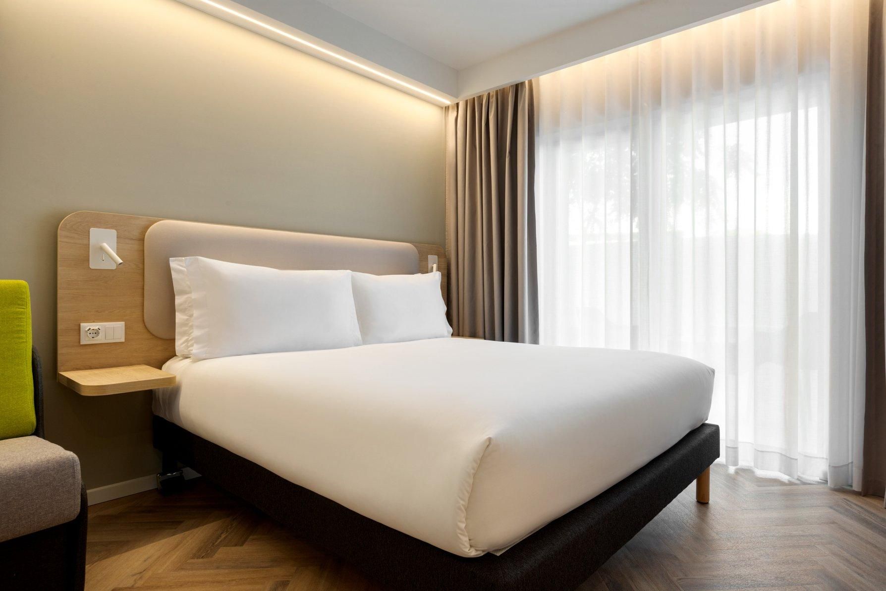 1 Queen Standard With Free Breakfast