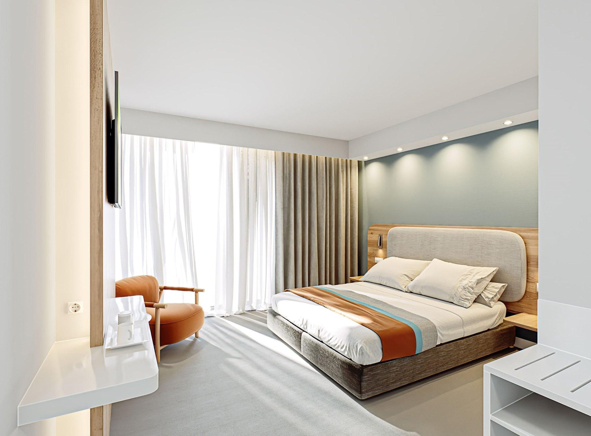 1 Queen Standard Furnished Balcony With Free Breakfast