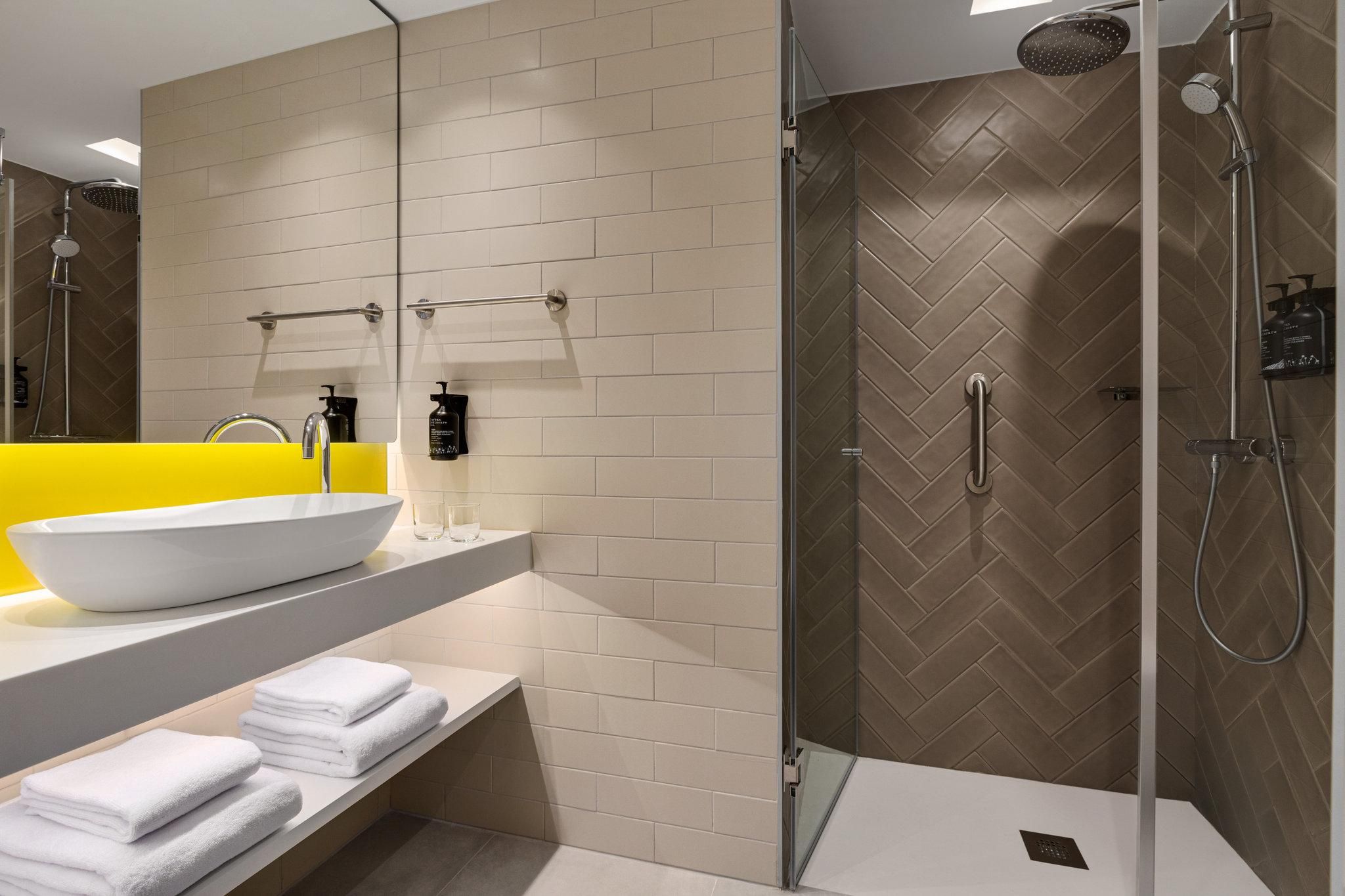 Holiday Inn Express Evora By IHG 1 Queen Standard Single Sofa Bed With Free Breakfast 3