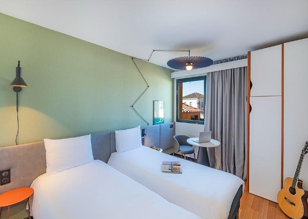ibis Évora Hotel Room with 1 double bed + 1 extra bed equipped w ith the new bedding 2