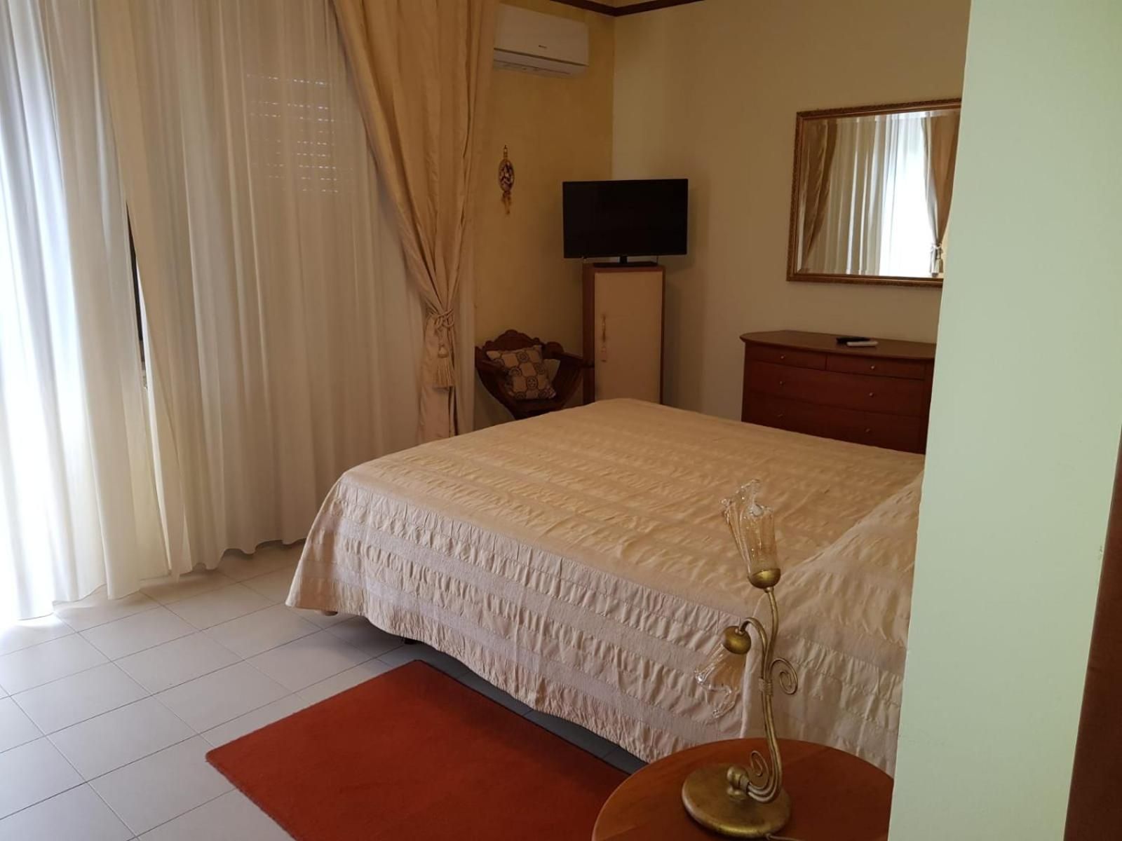 Two-Bedroom Deluxe Apartment with Balcony