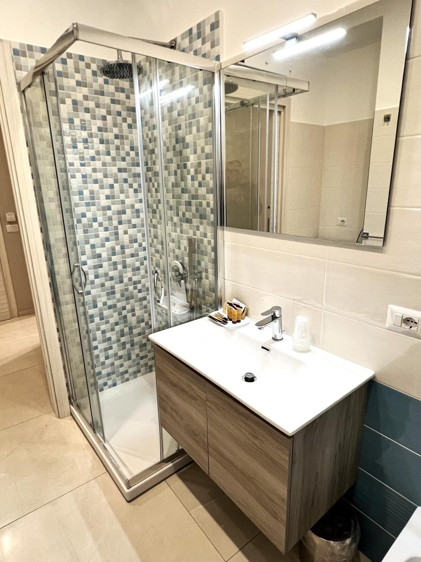 Deluxe Room (2 Adults + 1 Child)