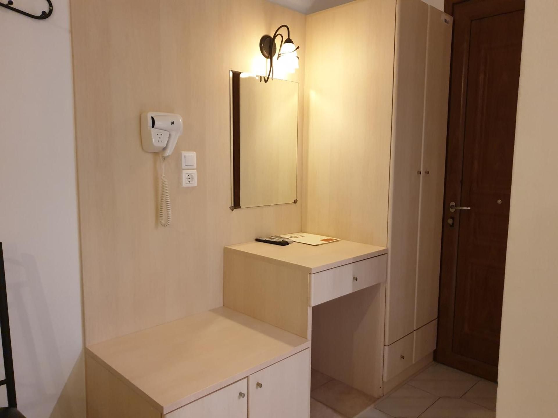 Standard Twin Room with Mountain View