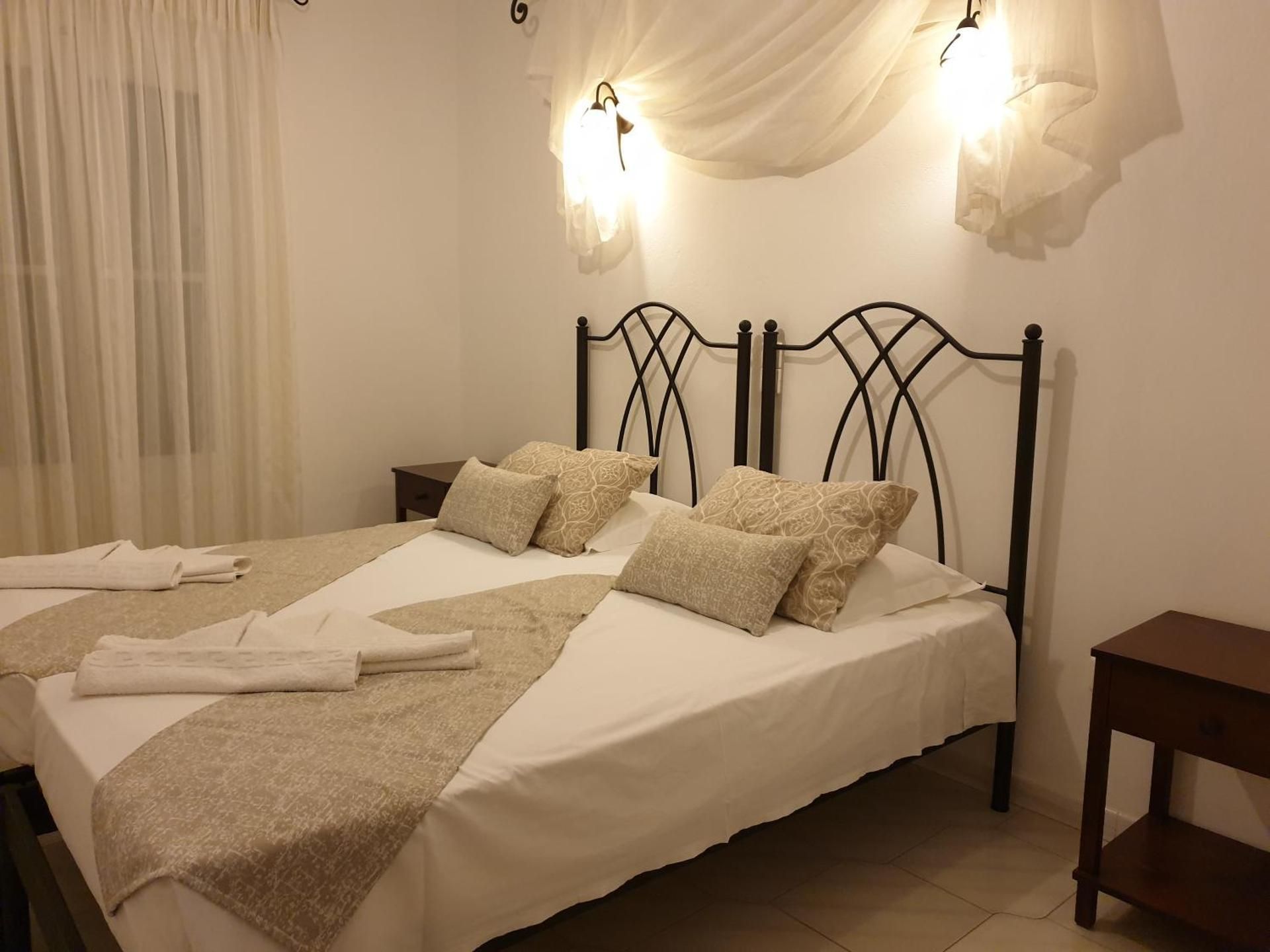 Standard Twin Room with Mountain View