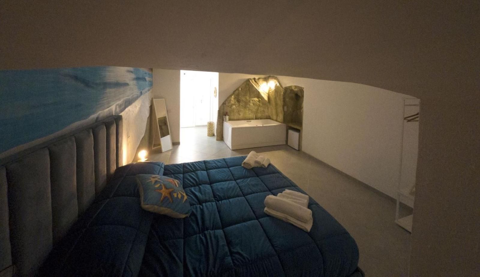 King Room with Spa Bath
