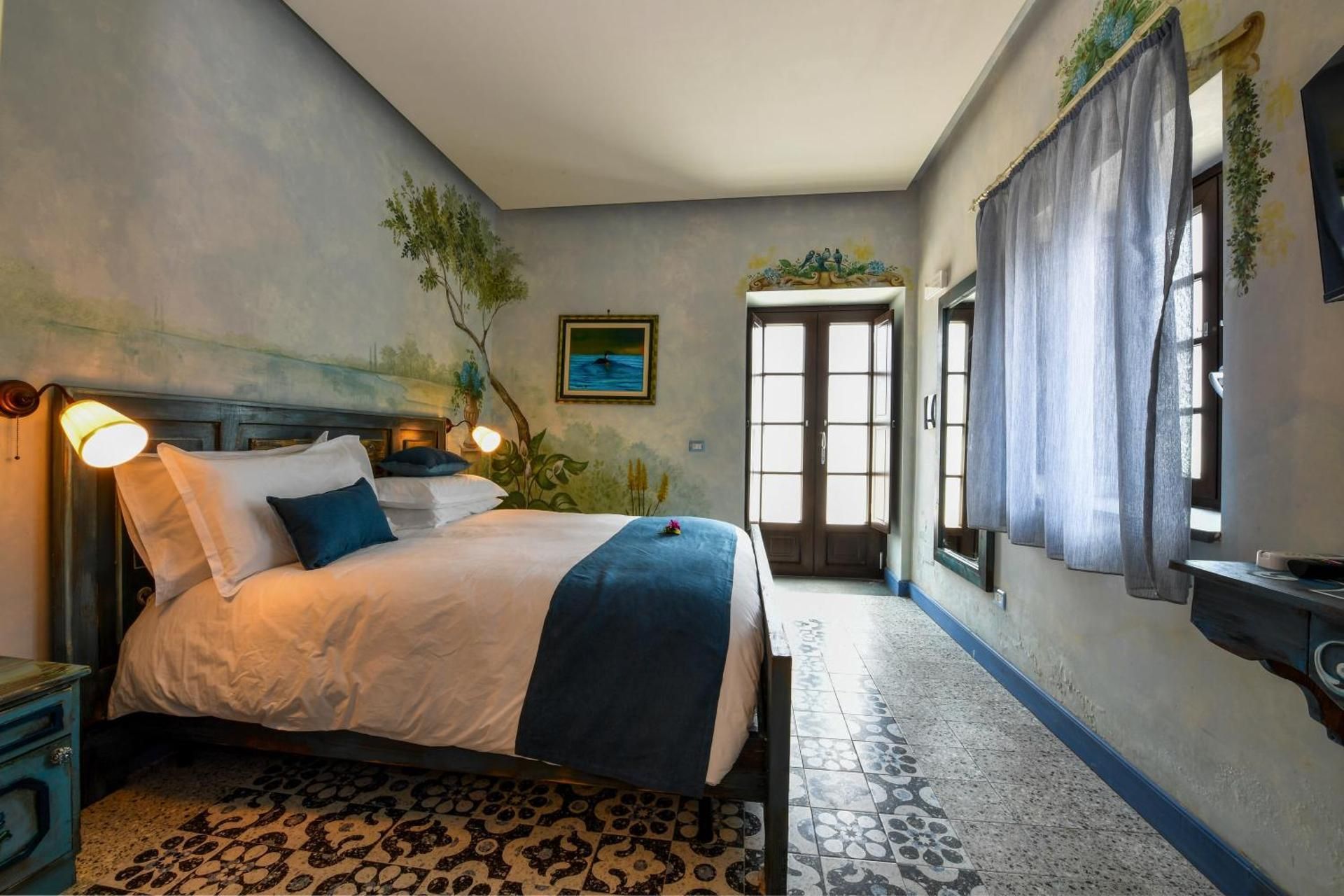 Deluxe Queen Room