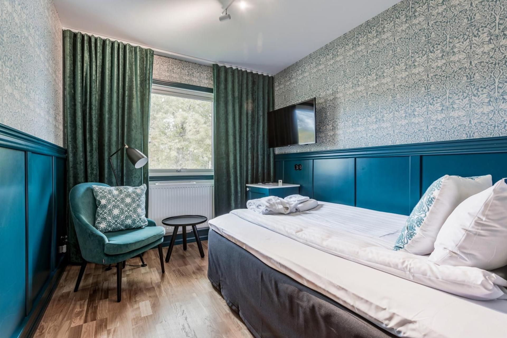 Small Double Room with Queen Bed