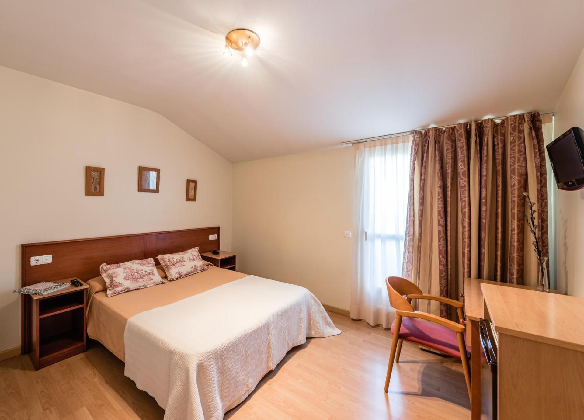 Standard Queen Room