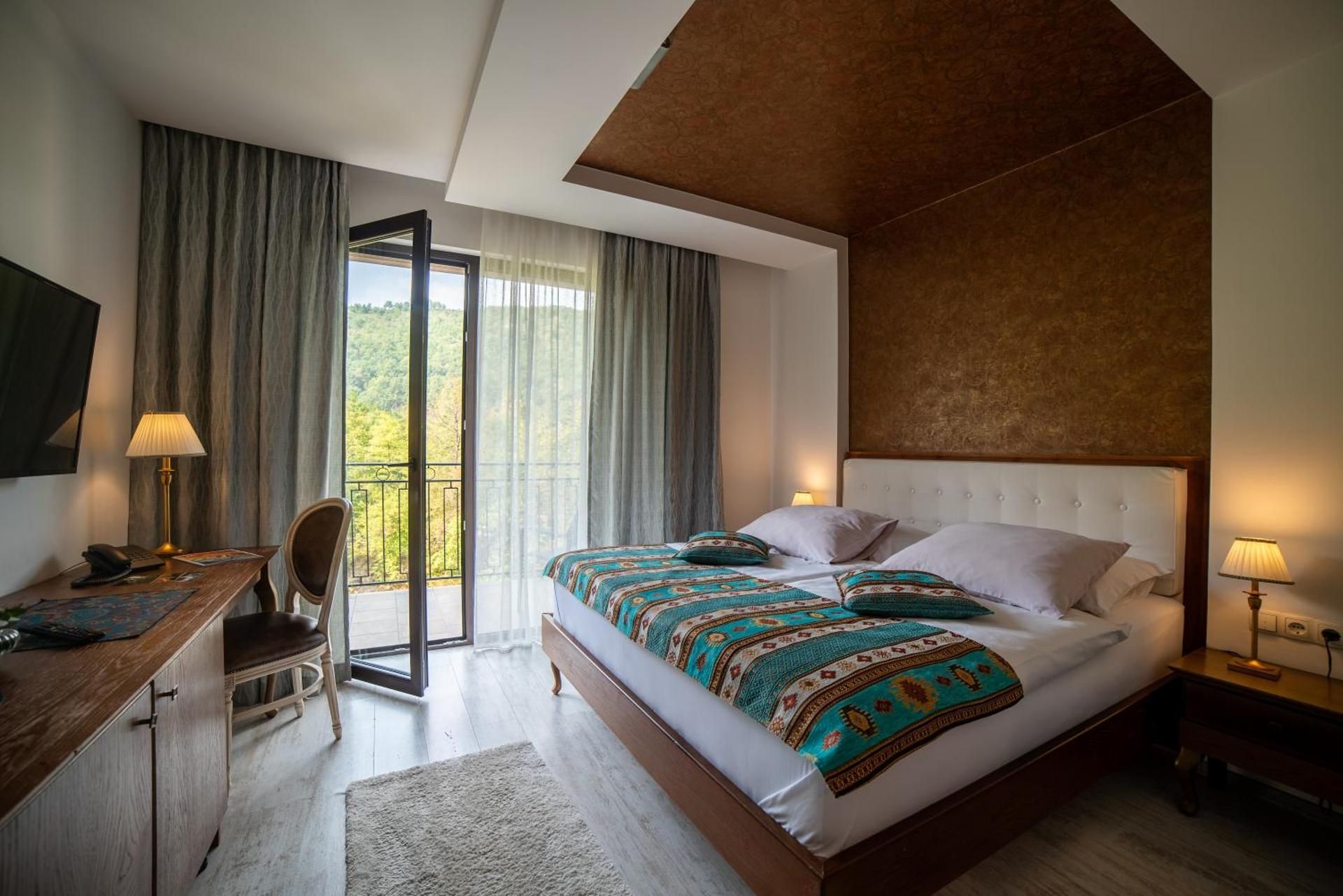 Superior Double Room with River View and balcony