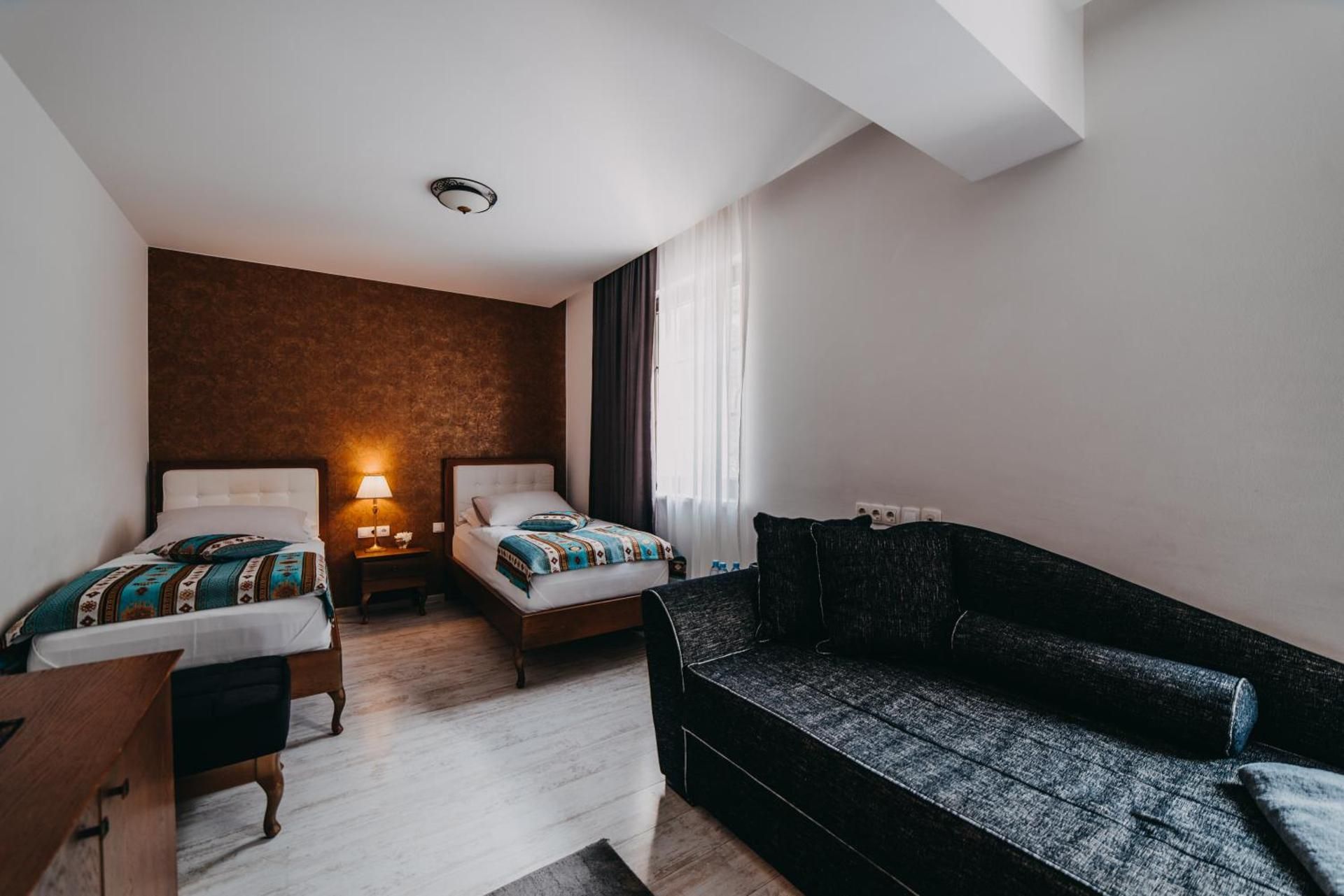 Standard Triple Room with Street View