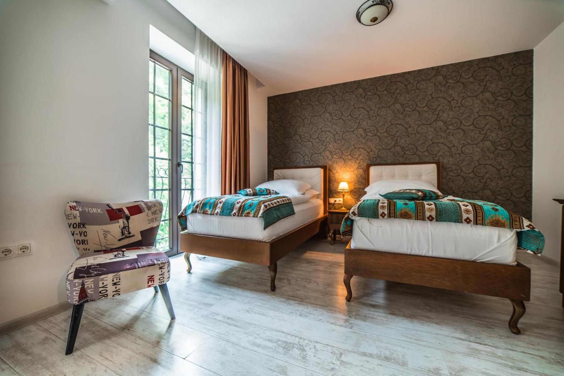 Standard Twin Room with Street View