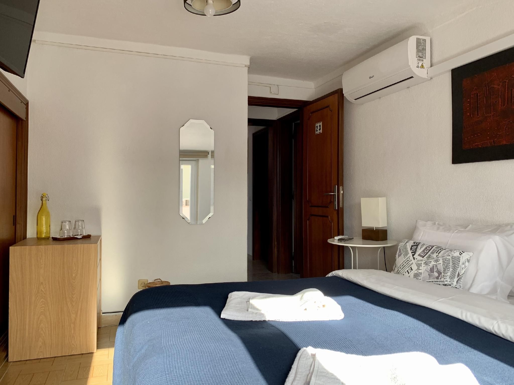 Quarto duplo-Exclusivo-Casa de banho privada-Varanda-Lisboa vintage news