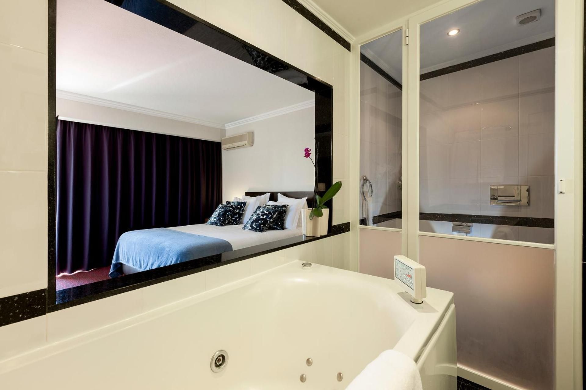 Suite with Hot Tub and Terrace