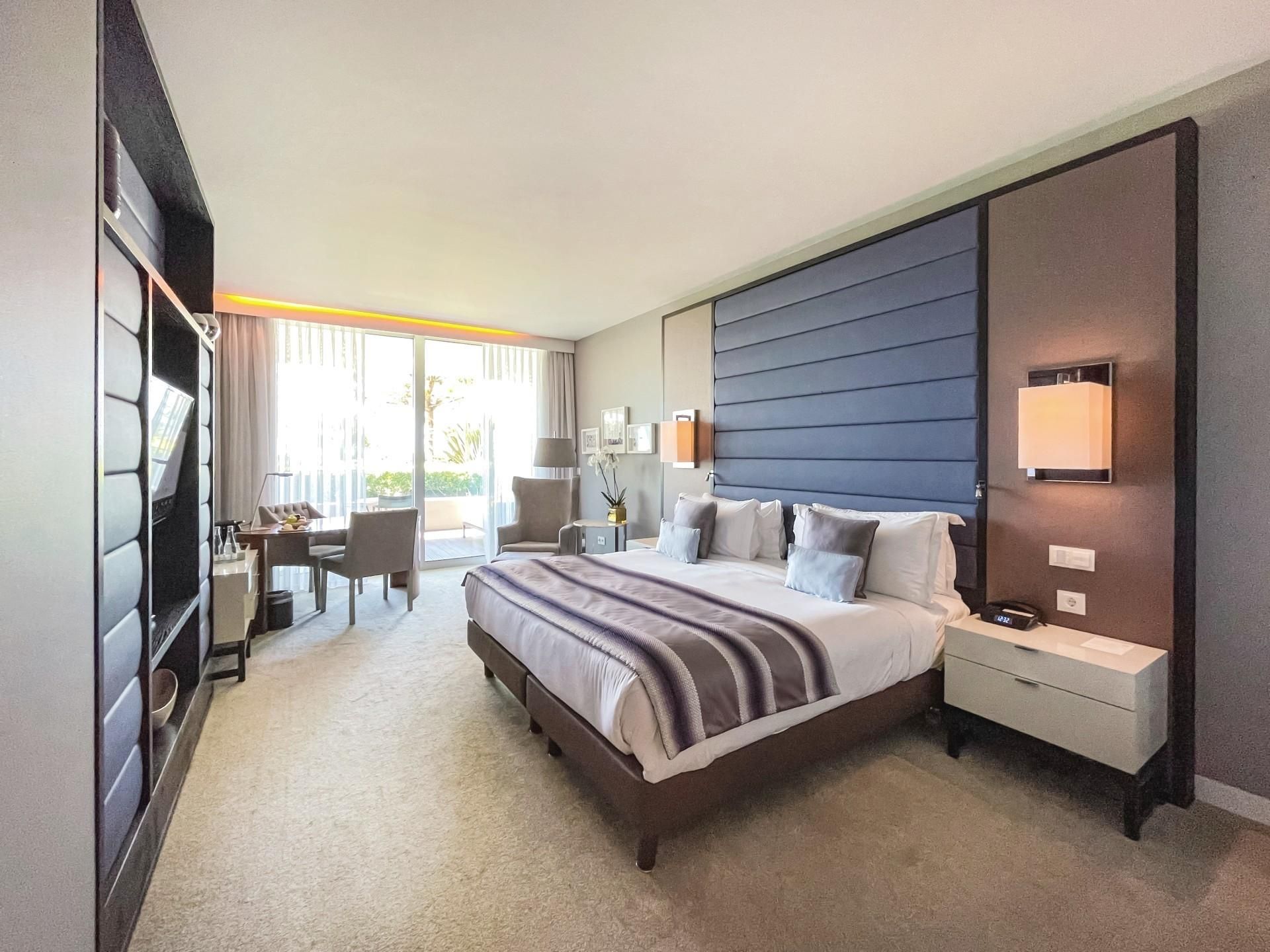 2 Twin Classic Accessible Garden View