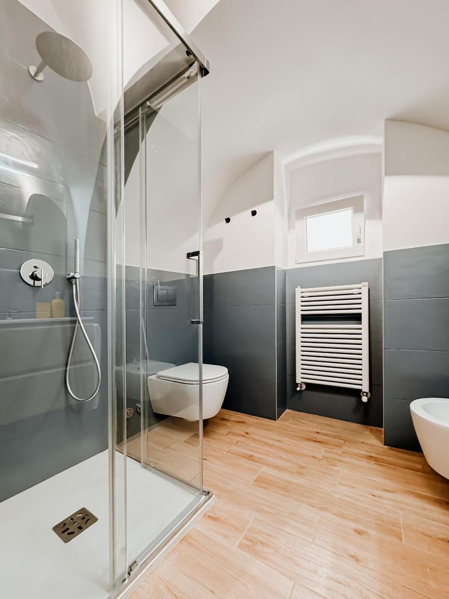 Deluxe One-Bedroom Apartment