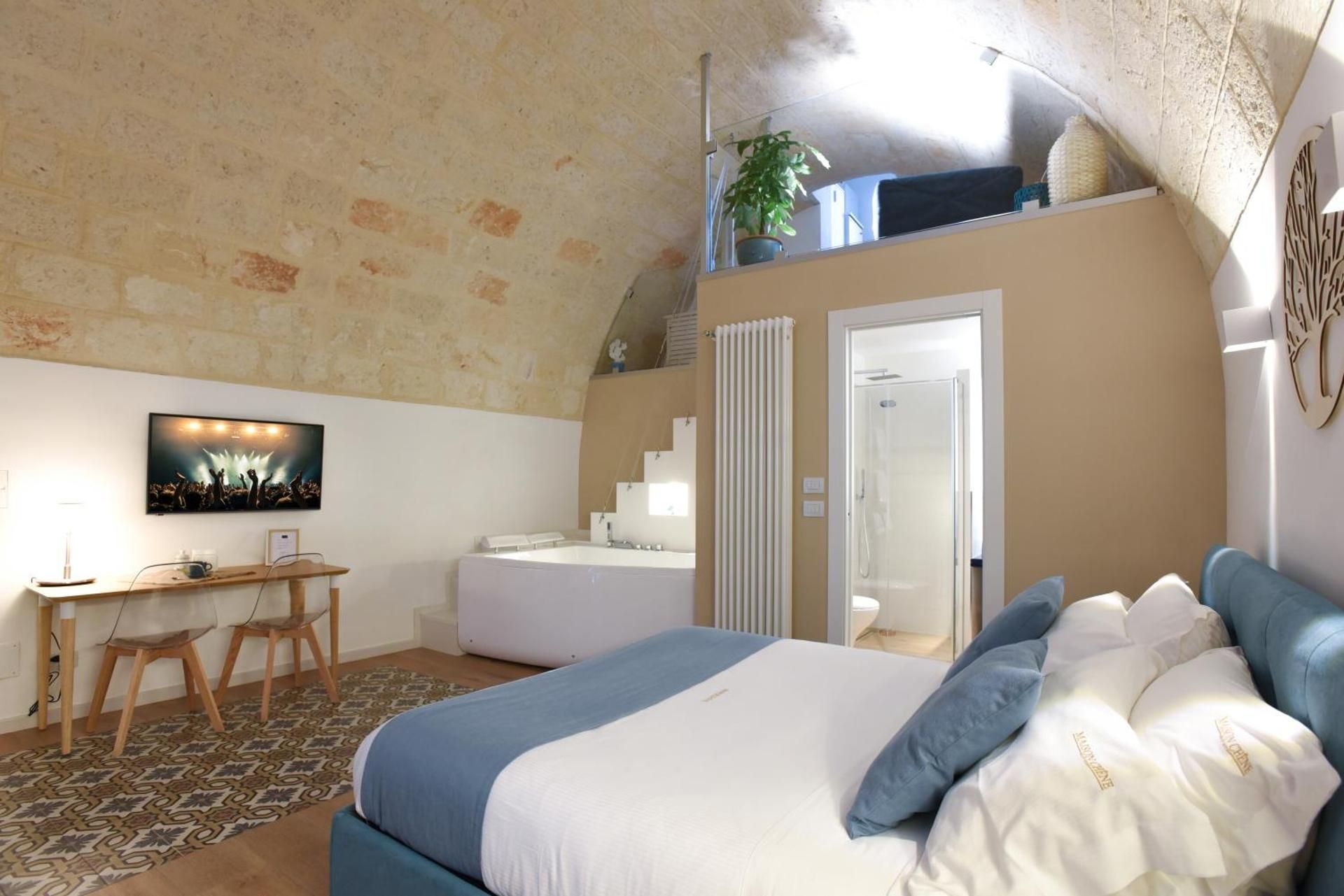 Queen Room with Spa Bath